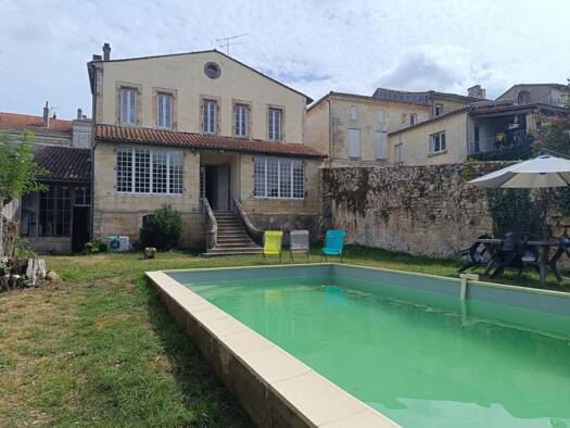 Maison à vendre 425 000 € 7 pièces 4 chambres 250 m² 4 000 m² de terrain Est Coutras 33230