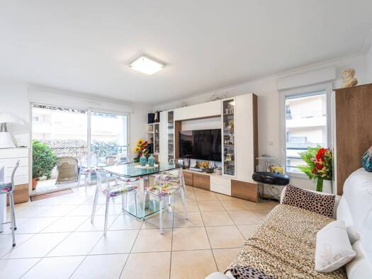 Appartement à vendre 740 000 € 3 pièces 2 chambres 80 m² Étage 3/9 Supérieur Beausoleil 06240