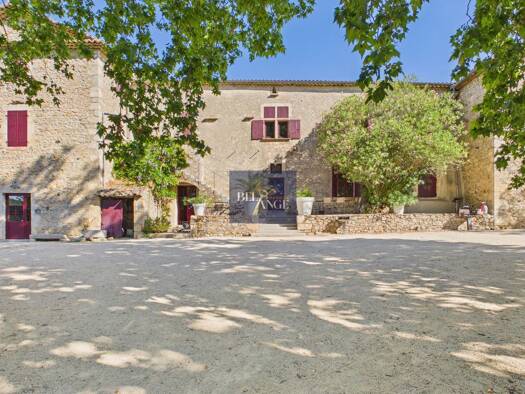 Autres à vendre 1 050 000 € Vallon-Pont-d'Arc 07150