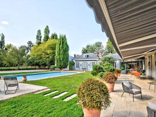 Villa à vendre 11 000 000 € 15 pièces 8 chambres 640 m² 43 000 m² de terrain Saint Louis Versailles 78000