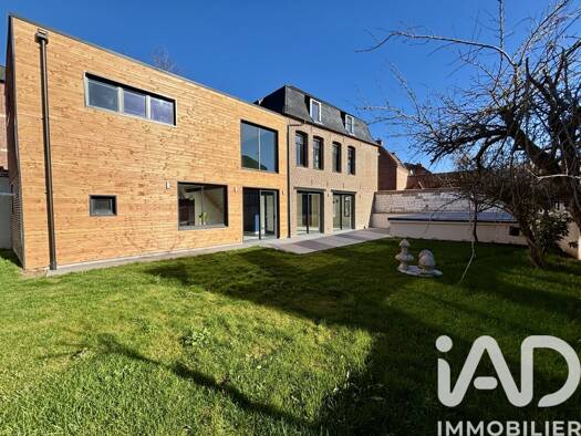 Maison de ville à vendre 750 000 € 7 pièces 4 chambres 216 m² 483 m² de terrain Prefecture Arras 62000