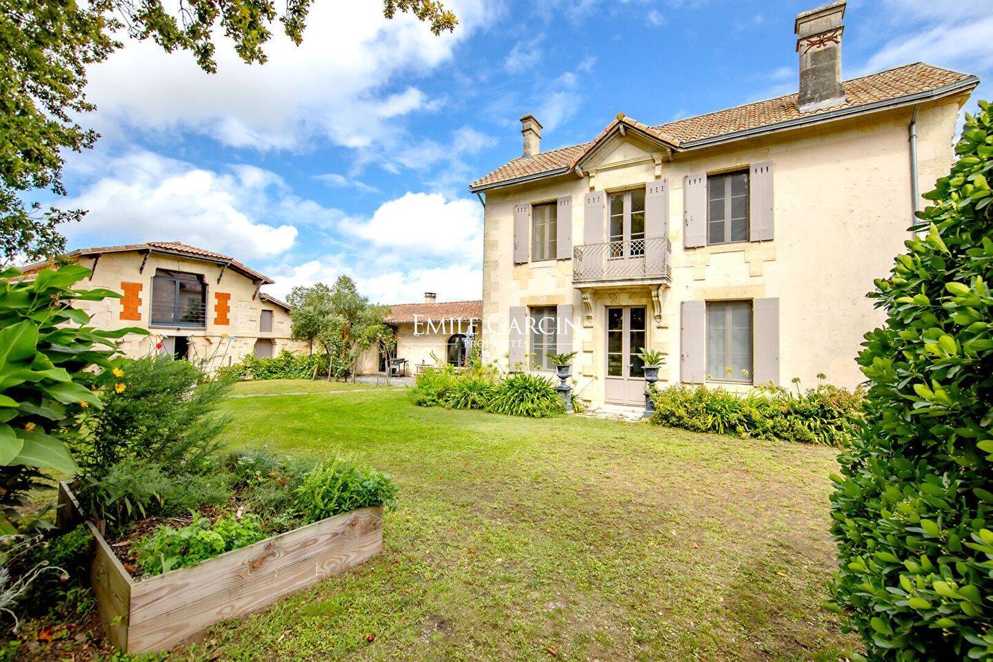 Maison à vendre, 450m², SOULAC SUR MER