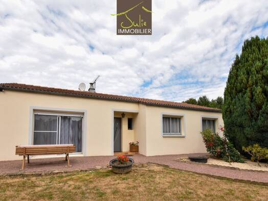 Maison de plain-pied à vendre 209 500 € 5 pièces 3 chambres 93,5 m² 1 465 m² de terrain Cirières 79140