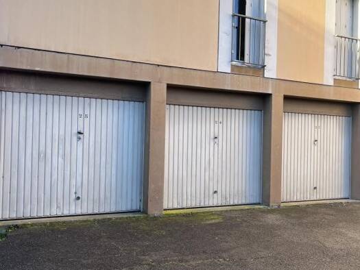 Parking à louer 53 € 15 m² Velorgues-Petit Palais L'Isle-sur-la-Sorgue 84800