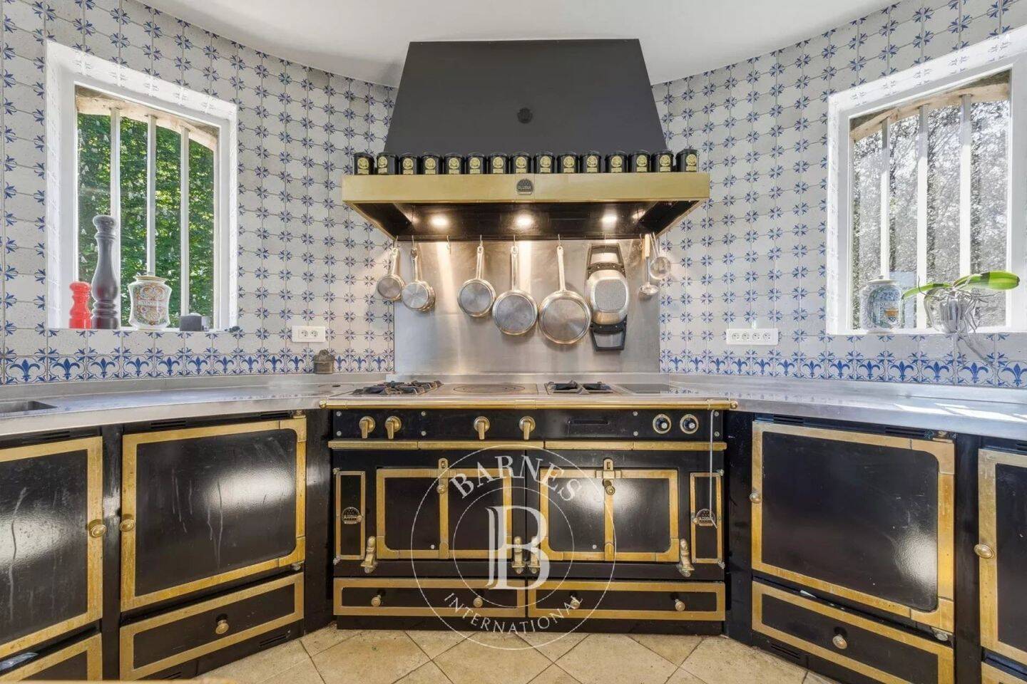 Maison à vendre, 680m², SAINT MAUR DES FOSSES