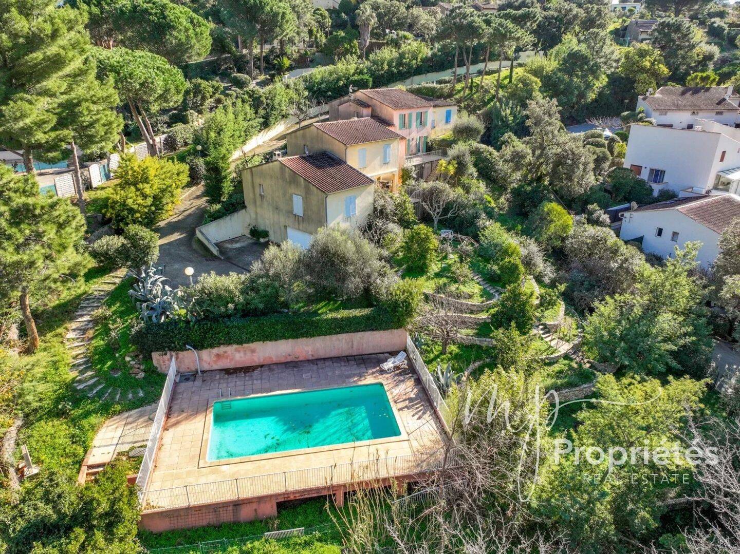 Maison à vendre, 147m², RAYOL CANADEL SUR MER