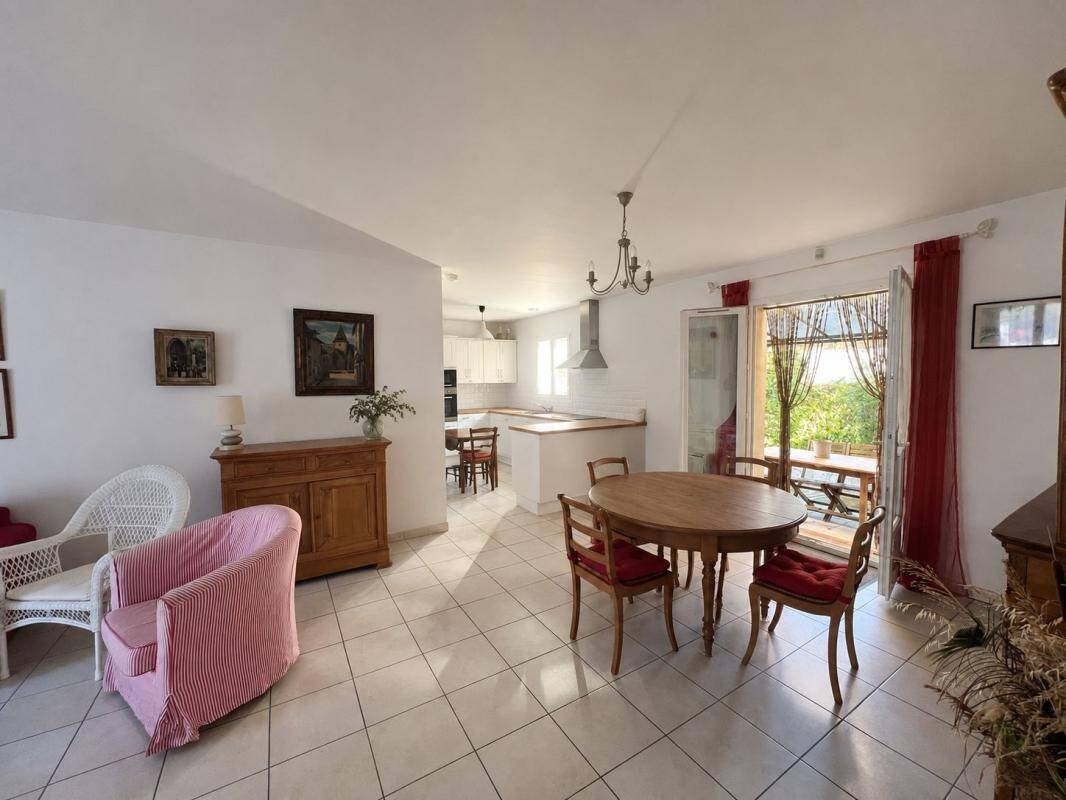 Maison à vendre, 94m², SAINT JEAN DE MARUEJOLS ET AVEJAN