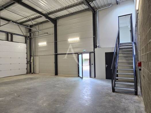 Local d'activités à louer 1 325 € 108 m² d'espace de stockage Rouffiac-Tolosan 31180