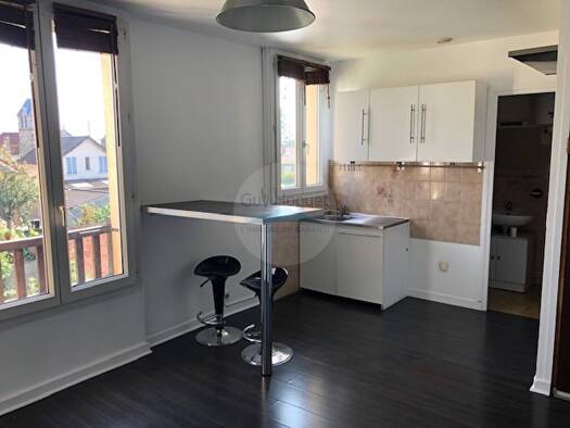 Appartement à louer 712 € 2 pièces 1 chambre 37 m² Étage 1/2 Plateau Juvisy-sur-Orge 91260