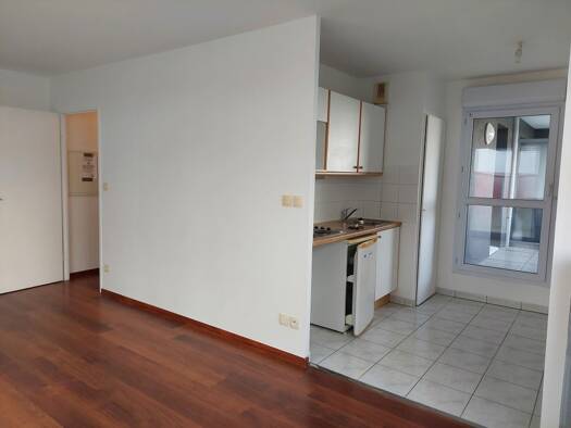Appartement à louer 570 € 2 pièces 1 chambre 42,1 m² Étage 1/4 Forges-Jean Yole La Roche-sur-Yon 85000