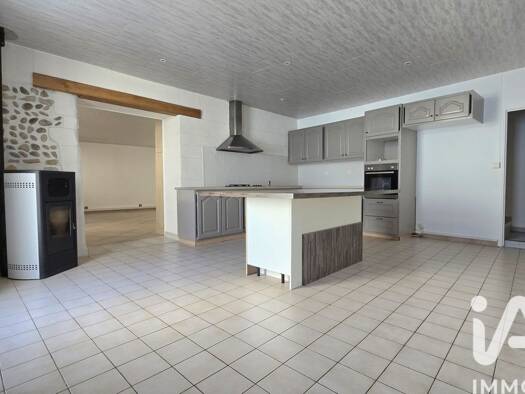 Maison de ville à louer 1 140 € 4 pièces 3 chambres 139 m² Générac 30510