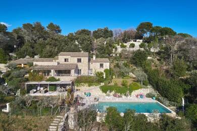 Maison à louer 15 000 € 8 pièces 6 chambres 364 m² 14 421 m² de terrain Quartiers Ouest Montgros-Montmeuille La Colle-sur-Loup 06480
