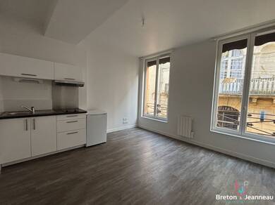 Appartement à louer 370 € 1 pièce 17 m² Étage 1/2 Laval 53000