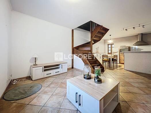 Appartement à louer 935 € 3 pièces 2 chambres 58 m² Étage 1/2 Centre Ville Chambéry 73000