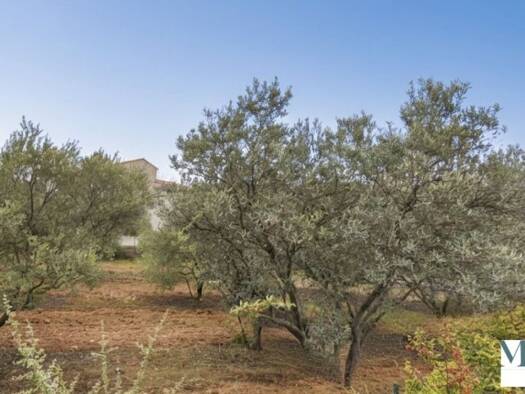 Terrain constructible à vendre 205 000 € 400 m² de terrain Pourrières 83910