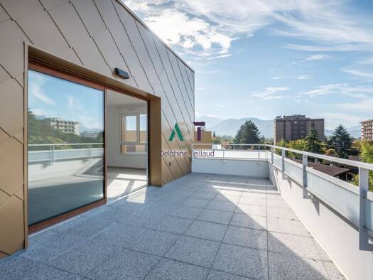Appartement à vendre 465 000 € 4 pièces 3 chambres 90,7 m² Étage 3/3 Meylan 38240