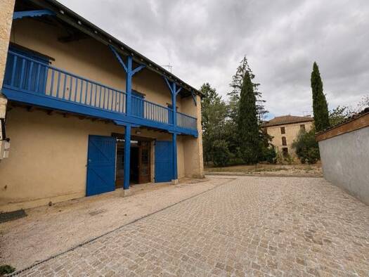 Maison à louer 900 € 4 pièces 3 chambres 99 m² Pavie 32550