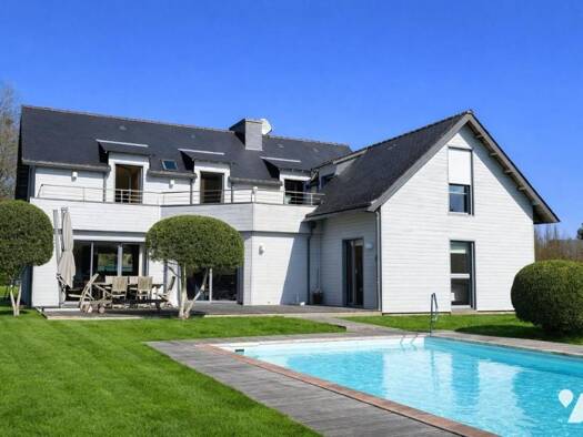 Maison à vendre 731 500 € 8 pièces 6 chambres 245 m² 1 587 m² de terrain La Forêt-Fouesnant 29940