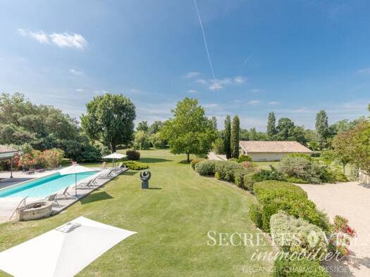Villa à vendre 2 236 000 € 21 pièces 10 chambres 710 m² 59 405 m² de terrain Cézac 33620
