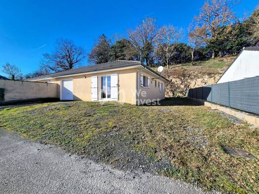 Maison de plain-pied à vendre 135 000 € 3 pièces 2 chambres 63,8 m² 543 m² de terrain Prades-Salars 12290