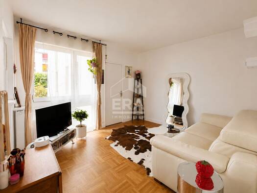 Appartement à vendre 390 000 € 1 pièce 31,86 m² Étage 1/6 Parc d'Orléans Neuilly-sur-Seine 92200