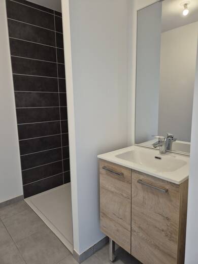 Appartement à louer 690 € 1 pièce 32 m² RDC Montmelian 73800