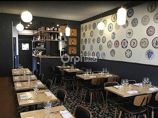 Bar / Café à vendre Fonds de commerce 227 900 € 130 m² d'espace de restauration Tours 37000