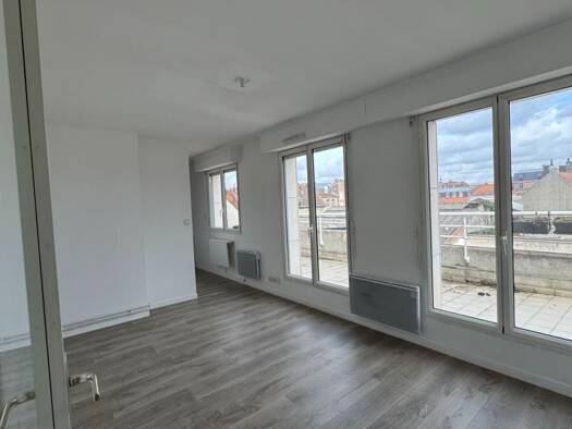 Studio à vendre 57 000 € 1 pièce 30 m² Étage 3/4 Place d'Armes et du Barlet Douai 59500