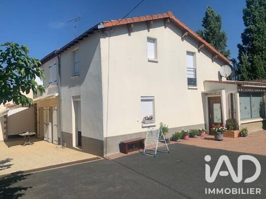 Maison à vendre 258 775 € 7 pièces 6 chambres 166 m² 2 321 m² de terrain Montrevault-sur-Èvre 49110