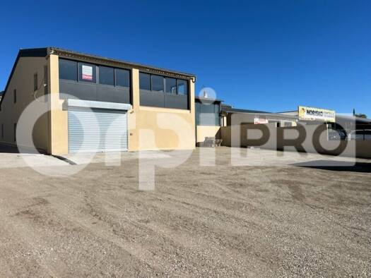 Local commercial à louer 2 500 € 540 m² de surface de vente Volx 04130