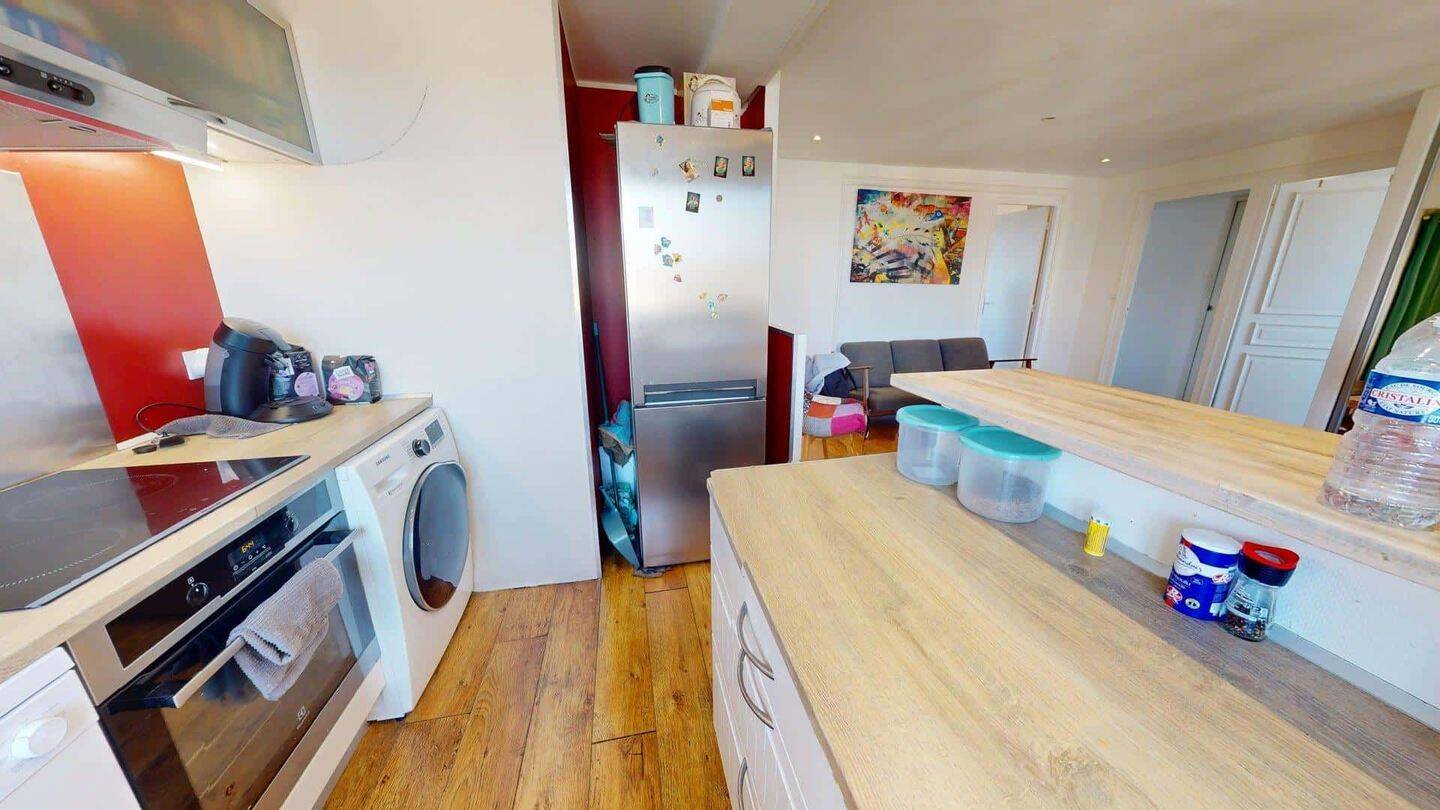Room in Rue Séverine, Villeurbanne for 75 m² with 4 bedrooms - C — 11