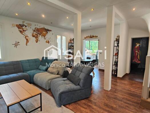 Maison à vendre 680 000 € 3 pièces 2 chambres 81 m² 415 m² de terrain Sud Ouest Divonne-les-Bains 01220
