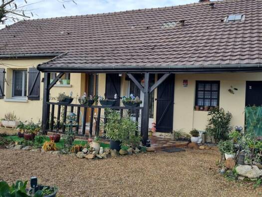 Maison en viager occupé Bouquet 39 450 € 4 pièces 3 chambres 120 m² 1 450 m² de terrain Fontenay-sur-Vègre 72350
