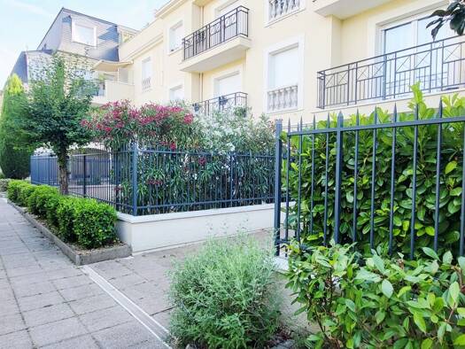 Appartement à vendre 220 000 € 3 pièces 2 chambres 71 m² Étage 3/3 Liegeard-Montesquieu Livry-Gargan 93190