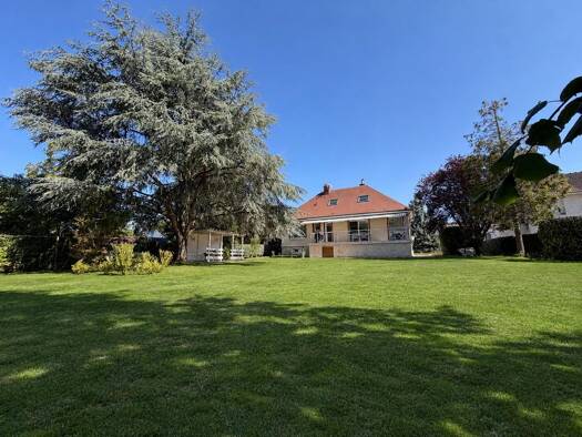 Maison à vendre 315 000 € 7 pièces 6 chambres 237 m² 1 719 m² de terrain Gien 45500