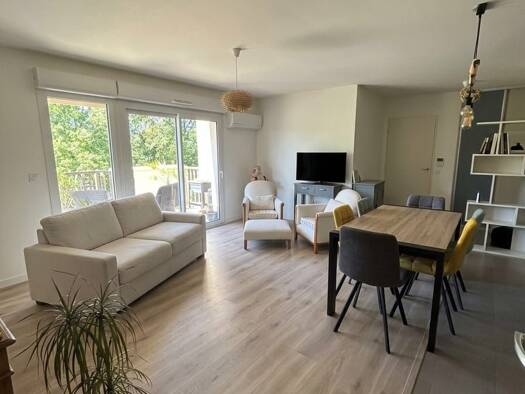 Appartement à vendre 219 000 € 3 pièces 2 chambres 64 m² Étage 2/2 La Camusière Saint-Avertin 37550