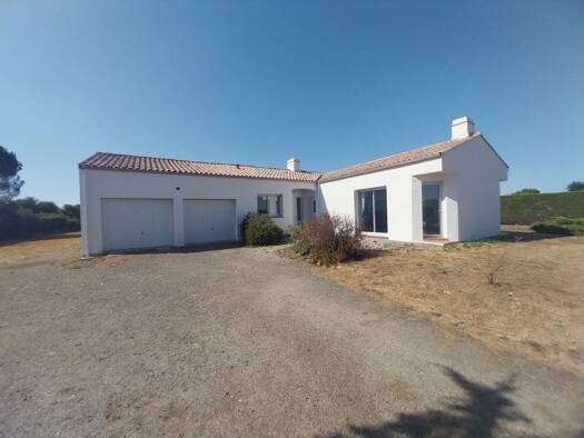 Maison de plain-pied à vendre 332 500 € 6 pièces 4 chambres 132 m² 2 518 m² de terrain Sallertaine 85300