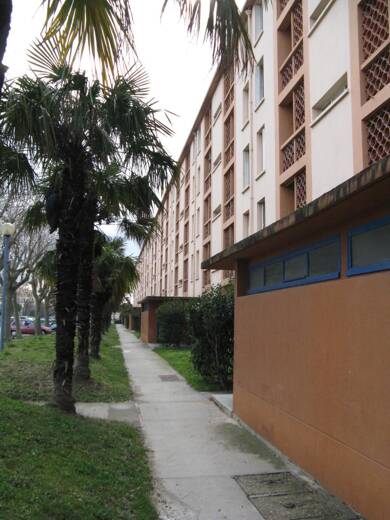 Appartement à louer 469 € 3 pièces 2 chambres 55 m² 3ème étage Orange 84100