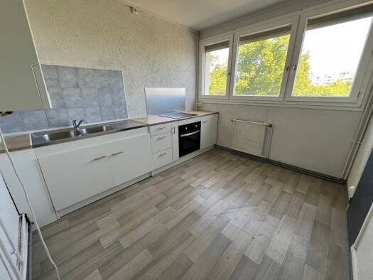 Appartement à vendre 75 936 € 3 pièces 2 chambres 55 m² Étage 5/10 Ormeau-Figarol Tarbes 65000