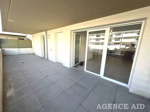 Appartement à louer - Première occupation 1 300 € 4 pièces 3 chambres 77,9 m² RDC Cuges-les-Pins 13780