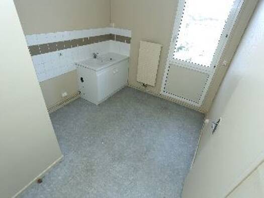 Appartement à louer 533 € 3 pièces 2 chambres 61 m² 3ème étage Bel Air Issoudun 36100