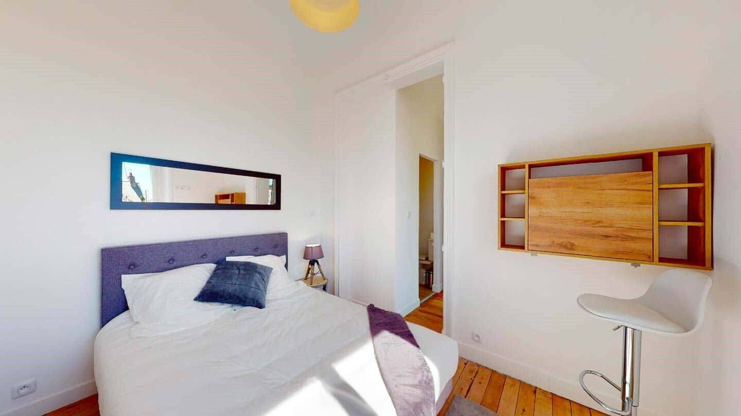 Room in Rue de l'Épine, Nantes for 426 m² with 16 bedrooms - Col — 1