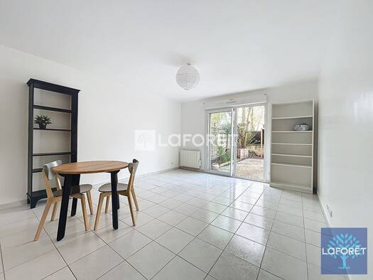 Appartement à louer 920 € 2 pièces 1 chambre 45 m² RDC Rouvres-Les Bergeries Vigneux-sur-Seine 91270
