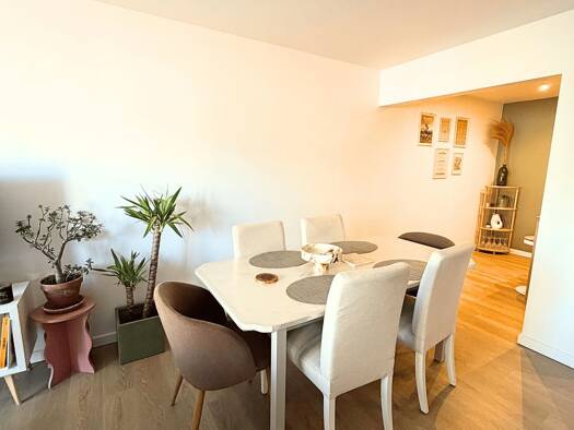 Appartement à vendre 231 000 € 3 pièces 2 chambres 71 m² Étage 3/3 Jardins de la Fontaine Nîmes 30000