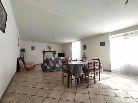 Maison à vendre 121 000 € 3 pièces 2 chambres 111 m² 136 m² de terrain Cerizay 79140