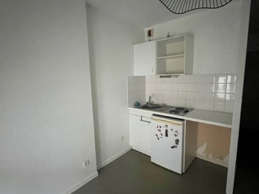 Appartement à louer 400 € 1 pièce 19,1 m² Étage 3/1 Guist'hau Nantes 44000