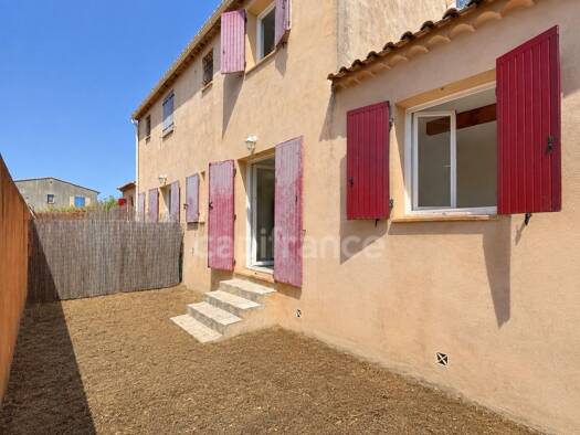 Maison à vendre 308 000 € 4 pièces 3 chambres 74 m² 220 m² de terrain Puyvert 84160