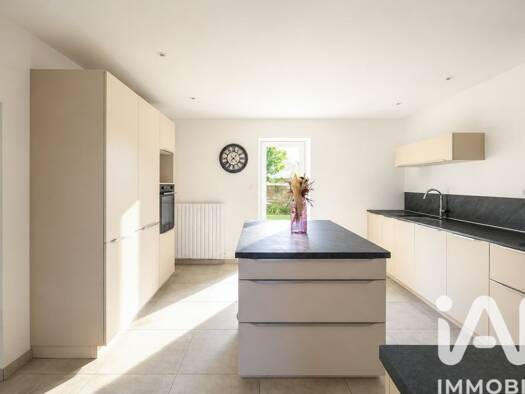 Maison à vendre 158 000 € 5 pièces 3 chambres 149 m² 725 m² de terrain Ruillé-en-Champagne 72240