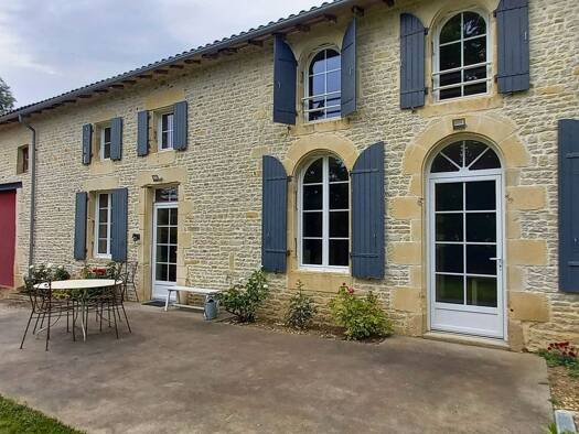 Maison à vendre 356 000 € 5 pièces 3 chambres 263 m² 70 520 m² de terrain Le Vert 79170