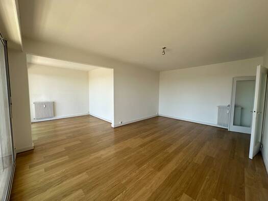 Appartement à vendre 243 700 € 4 pièces 3 chambres 108 m² Étage 15/15 Madeleine-Saint Léonard-Justices Angers 49000